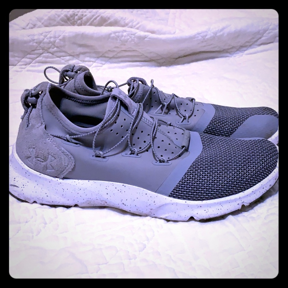 Underarmour size 8.5 gently worn athletic shoes